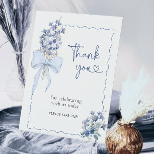 Blue and White Bow Calla Lily Danke Tabelle Sockelschild