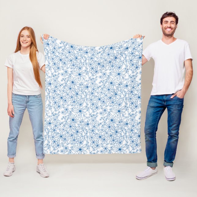 Blue and White Floral Aesthetic Fleecedecke (Beispiel)