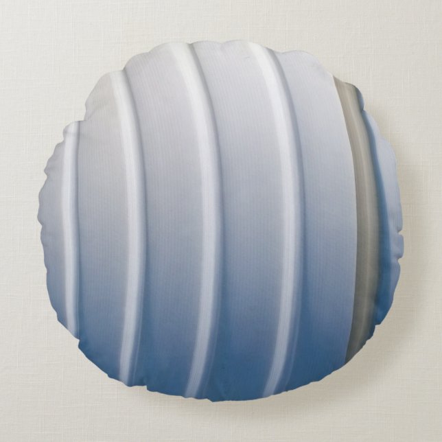 Blue and white plastic container rundes kissen (Vorderseite)