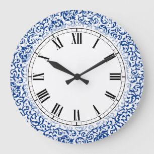 Blue and White Tudor Rose Damask Große Wanduhr
