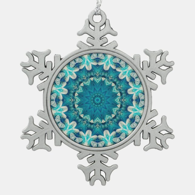 Blue Aqua Mandala Rosette Retro Hippie Schneeflocken Zinn-Ornament (Vorderseite)