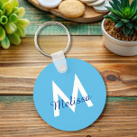 Blue aquamarin moderne Monogram mädchen Name Schlüsselanhänger<br><div class="desc">Diese elegante Schlüsselkette besticht durch eine saubere, zeitgenössische Ästhetik mit einem lebendigen blauen Teal-Farbschema. Passen Sie es mit Ihrem Monogramm an, um Ihren Alltagsessentiellen einen Hauch von Individualität zu verleihen. Diese schicke Monogramm-Tastenkette kombiniert Stil und Funktionalität und ist perfekt geeignet, um Ihre Schlüssel gut zu organisieren und leicht zu identifizieren....</div>