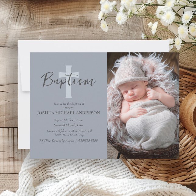 Blue Baby Boy Foto Taufe Cross Einladung (Dusty blue baby baptism photo invitation)