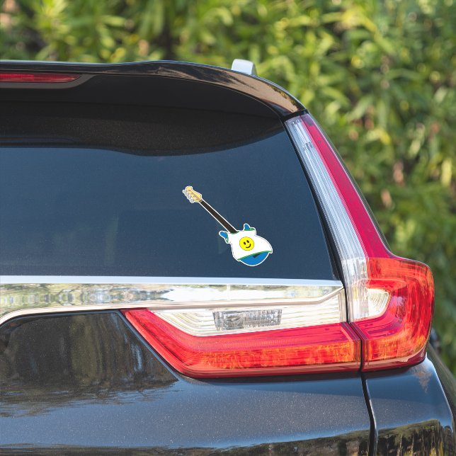Blue Bass wearing a Happy Face Shirt Sticker (Auto Seite)