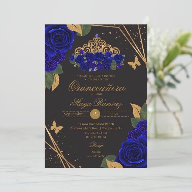 Blue Black Rose Tiara Gold Glitzer Quinceañera Einladung (Stehend Vorderseite)