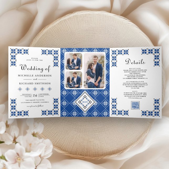 Blue Black Ukrainian Embroidery QR Code Wedding Dreifach Gefaltete Einladung (Von Creator hochgeladen)