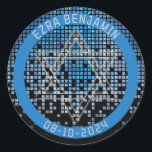 Blue Black Video Game Gamer Bar Mitzvah Runder Aufkleber<br><div class="desc">Blau, schwarz und grau (grau) reinigende Pixel-Gamer oder Videospiel Bar Mitzvah Gunst Greifsticker oder Umschlag Aufkleber. Dieses nicht-traditionelle Gamer inspiriert Video-Gaming-Design verfügt über einen jüdischen Star of David. Neben dem personalisierten Aufkleber sind auch blau und grau (grau) regnend oder kaskadierend digitale Pixel zu sehen. Die Schriftart sind Techno-Computerstil. Dieses Videospiel...</div>