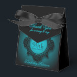 Blue Black Vintag Frame 90th Birthday Gefallen Box Geschenkschachtel<br><div class="desc">Eleganter und Vintag modernisierter Rahmen in blauer Farbskala. Design auf Zelt Gefälligkeitsbox mit Texten,  die für die 90. Geburtstagsparty angepasst werden. Passend zur Geburtstagseinladung,  Gästebuch,  Geschenktasche und mehr... </div>