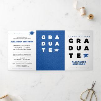 Blue Bold GRADUATE Letters and Cap Abschluss Dreifach Gefaltete Ankündigung