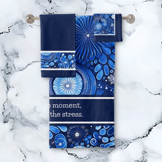 Blue Botanical Shibori Sprichwort Badhandtuch Set (Blue Botanical Shibori Bath Towel Set.)