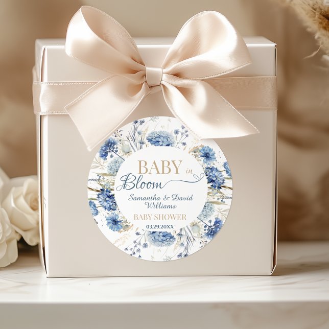 Blue Botanical Wildflower Baby in Bloom Baby Showe Runder Aufkleber (Von Creator hochgeladen)