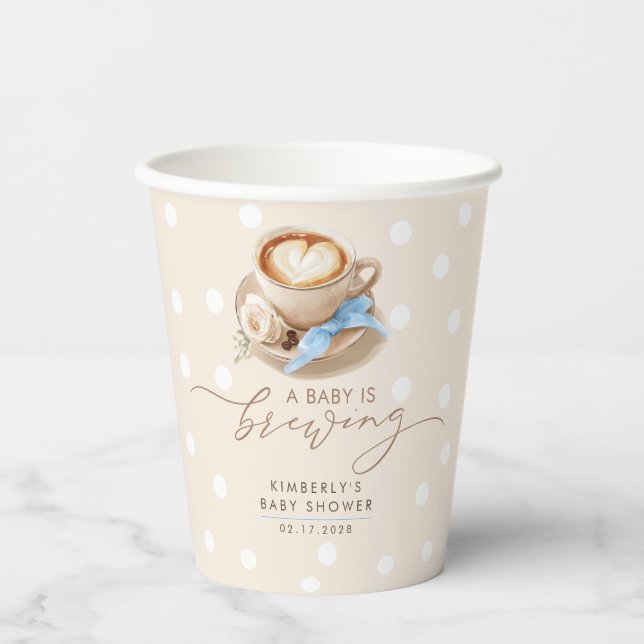Blue Bow Coffee Baby Is Brewing Boy Baby Shower Pappbecher (Vorderseite)