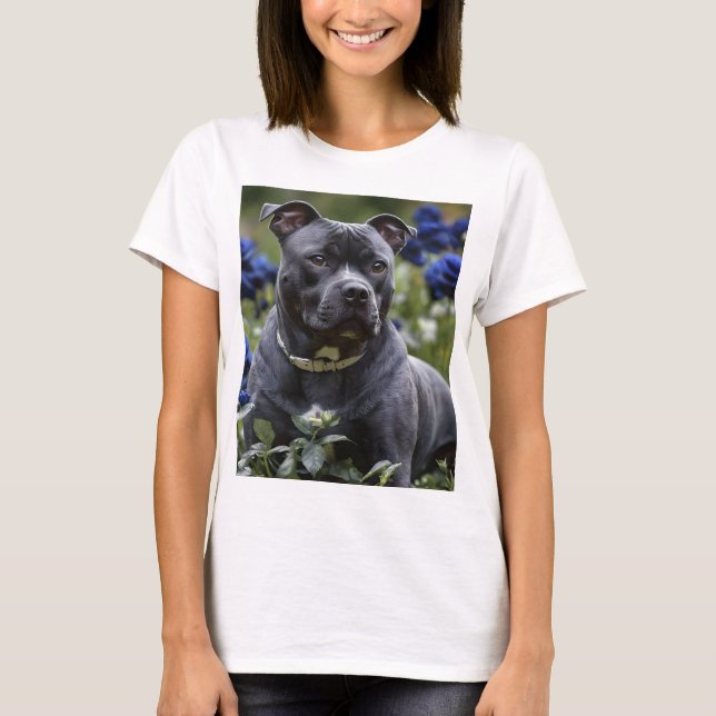 "Blue Brindle Beauty: A Staffy With Blue Roses T-Shirt (Vorderseite)