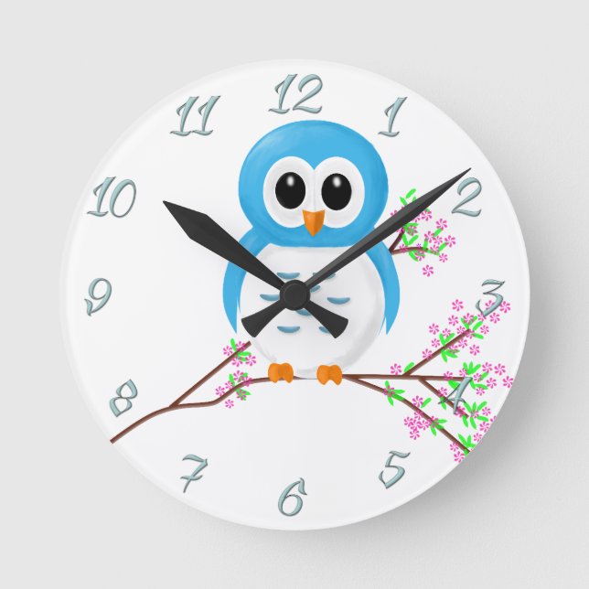 Blue Cartoon Owl auf einem Zweig Runde Wanduhr (Vorderseite)