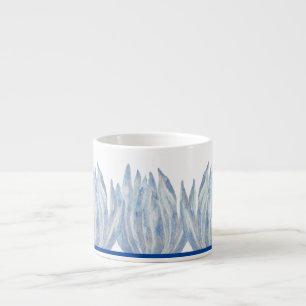 Blue Chalk Sticks auf einer Espresso-Tasse Espressotasse
