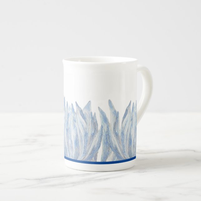 Blue Chalk Sticks auf einer Knochen-China-Tasse Prozellantasse (Vorderseite Rechts)