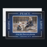 Blue Chalkboard Hope Peace Liebe Weihnachten Foto<br><div class="desc">Diese Weihnachts-Grußkarte enthält den Text von Hope Peace Liebe. Personalisieren Sie diese Karte,  indem Sie Ihr eigenes Foto und Ihren eigenen Namen hinzufügen. Dieses Design ist Teil einer Sammlung,  die andere passende Elemente enthält. Bitte besuchen Sie die Sammlungs-Seite in unserem Geschäft,  um das komplette Sortiment zu sehen.</div>