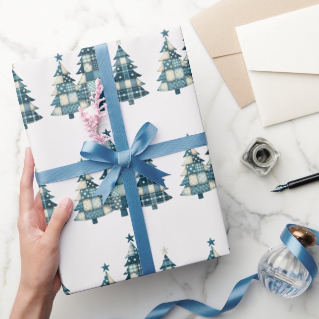 Blue Checkered Christmas Trees Geschenkpapier (Schenken)
