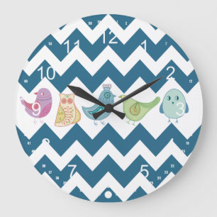 Blue Chevron Stripes Whimsical Cute Birds Owls Große Wanduhr