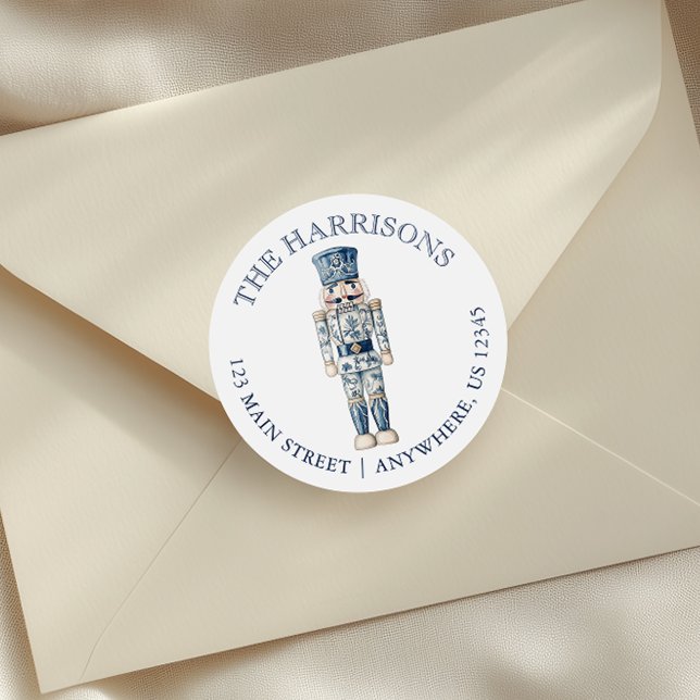 Blue Chinoiserie Christmas Nutcracker Adresse Runder Aufkleber (Von Creator hochgeladen)