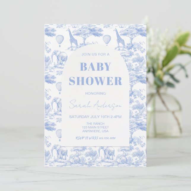 Blue Chinoiserie Toile de Jouy Baby Dusche Einladung (Stehend Vorderseite)