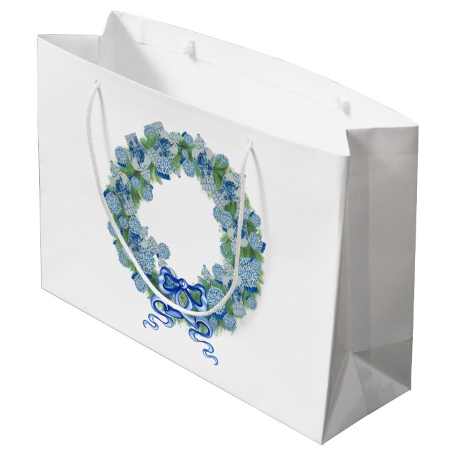 Blue Christmas Chinoiserie Wreath Tasche Große Geschenktüte (Rückseite Schrägansicht)