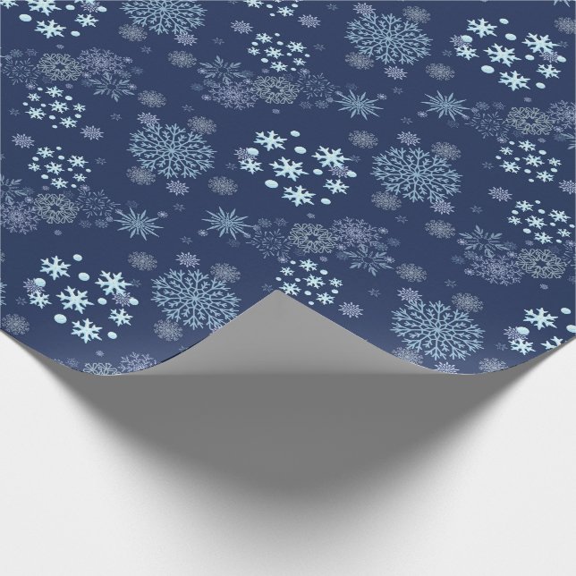Blue Christmas Elegant Snowflake Pattern Geschenkpapier (Ecke)