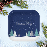 Blue Christmas Party Winter Trees Custom Dessert Pappteller<br><div class="desc">Der wunderschöne Mitternachtsblauer Himmel mit Weihnachtsbäumen schmückt diese hübsche,  maßgeschneiderte Weihnachts-Party-Papiertüte für Desserts. Schneeflocken den herrlichen Wald und weiße Schneeflocken springen in der Nachtluft hinunter. Dieses hübsche Dekor ist für eine Ansammlung im Urlaub ideal.</div>