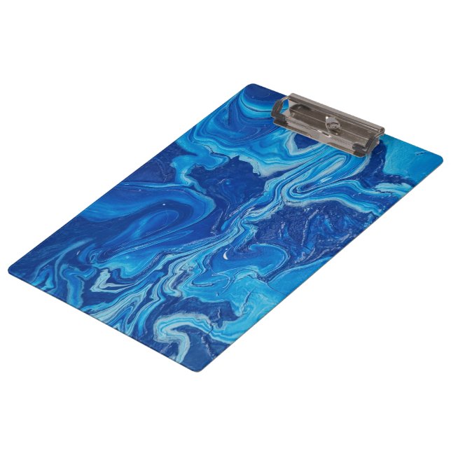 Blue Clipboard, Design des Künstlers J. Mummey Klemmbrett (Schrägansicht)