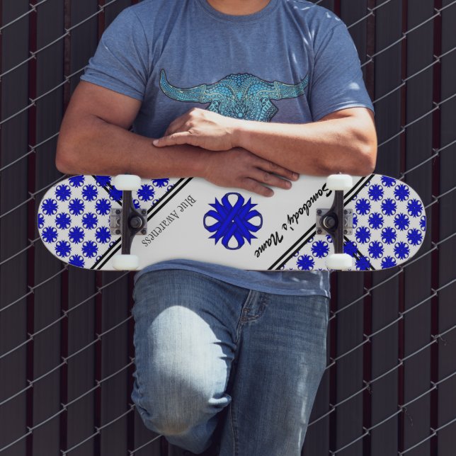Blue Clover Ribbon von Kenneth Yoncich Skateboard (Außenbereich 3)