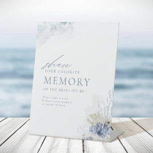 Blue Coral Seashells gemeinsam mit einem Memory-Br Sockelschild