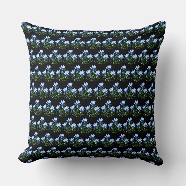 Blue Crocus Blume Black Tiled Throw Kissen (Vorderseite)