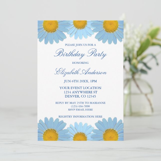 Blue Daisies Floral Birthday Einladung (Stehend Vorderseite)