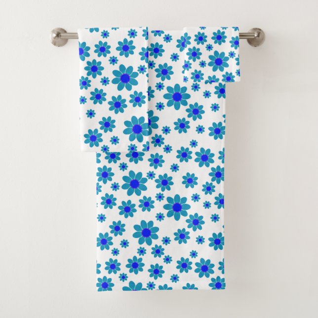 Blue Daisies | Floral Repetierendes Muster Badhandtuch Set (Insitu)