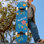 Blue Daisy Vintag Bouquet Pattern Skateboard<br><div class="desc">Blue Daisy Vintag Bouquet Muster Skateboard. Sweet,  feminin,  mädchenhaft,  hübsch und stilvoll Blume Design von Dreaming Cocoon. Dieses Skateboarddeck ist ein Geschenk für ein sportliches Mädchen,  das blau,  blau und blau Liebe.</div>