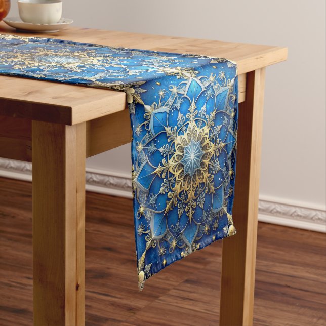 Blue Decorative Holiday Table Runner Mittelgroßer Tischläufer (Beispiel)