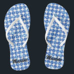 Blue Diamond Crystal Wedding Flip Flops<br><div class="desc">Diese eleganten Frauenflips mit einem niedlichen blauen Rautenmuster auf weißem Hintergrund sind super stilvoll und einzigartig, perfekt wie Hochzeitskippen für die Gäste und die Braut. Diese Hochzeitskippen sind nicht nur glamourös, sie sind auch bequem von und zu der Hochzeit zu tragen, ohne Ihre Füße und Zehen zu verletzen. Diese Hochzeitskippen...</div>