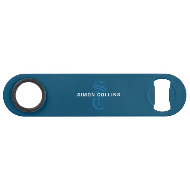 Blue Elegant Gothic Monogram Name Mittelalterliche Speed Flaschenöffner (Vorderseite (Horizontal))