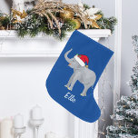Blue Elephant Funny Custom Kids Weihnachten Großer Weihnachtsstrumpf<br><div class="desc">Dieser wunderschöne Weihnachtselefant-Strumpf besticht durch einen herrlich lächelnden Elefanten,  der eine rote Weihnachtsmannmütze mit einem erhabenen Kofferraum trägt. Dieser hübsche personalisierte Strumpf ist mit einem schönen blauen Hintergrund dekoriert. Personalisieren Sie mit Ihrem eigenen Text.</div>