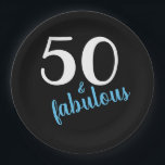 Blue Fifty und fabelhafte Black Birthday Party Pappteller<br><div class="desc">Fünfzig ist fabelhaft! Diese Teller sind perfekt,  um das "fabelhafte Gefühl" eines jeden zu feiern,  der diesen bedeutenden Geburtstag feiert. Dieses Design hat eine große Zahl '50' in weiß mit dem Wort 'fabulous' in blau,  Schrift Typografie.</div>