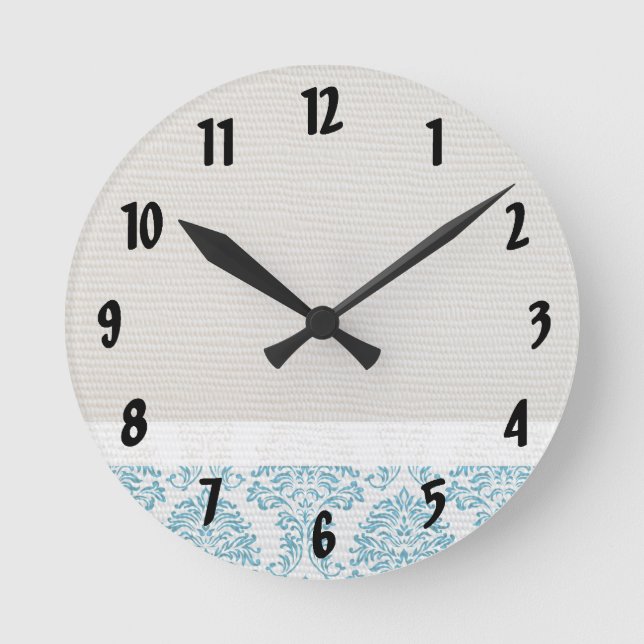 Blue Filigree Damask Monogram, Initial Wall Clock Runde Wanduhr (Vorderseite)