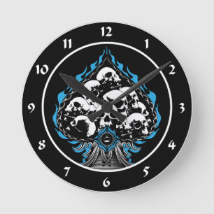 Blue Flaming Spade with Skulls Runde Wanduhr