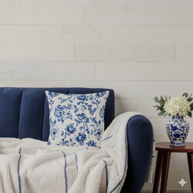 Blue Floral Delsoftware Vintager Stil botanisch Kissen (Blue and white delftware effect cushion.)