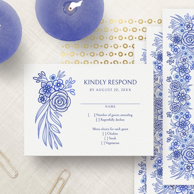 Blue Floral French Wedding RSVP Karte (Von Creator hochgeladen)