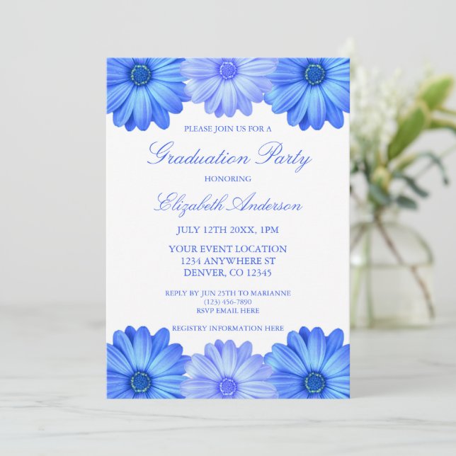 Blue Floral Graduation Party Einladung (Stehend Vorderseite)