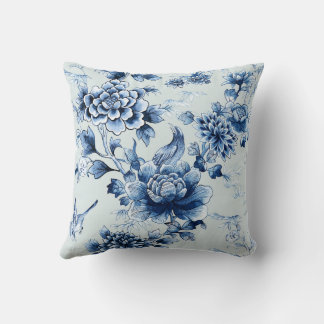 Blue Floral Luxus Print on Sage Throw Kissen