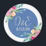 Blue Floral Pink Rosenknospe Wedding Personalisier Magnet<br><div class="desc">Personalisierter Hochzeitsmagnet mit Paarinitialen mit hübsch rosa Blumenakzenten und blauem Zentrum mit weißem Schriftart. Elegantes Blumenthema.</div>
