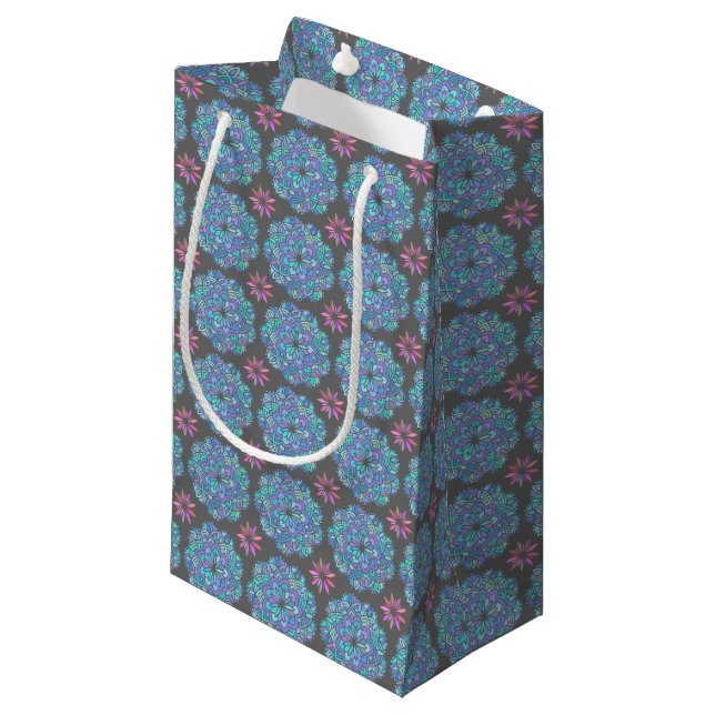 Blue Flower Mandala Kleine Geschenktüte (Vorderseite Schrägansicht)