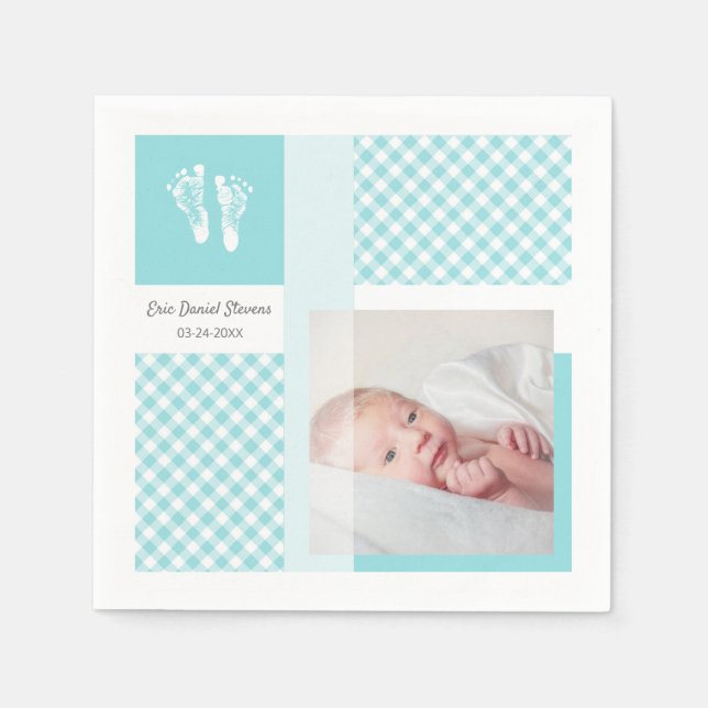 Blue Foto Birth Announcement Gingham Footprints Serviette (Vorderseite)