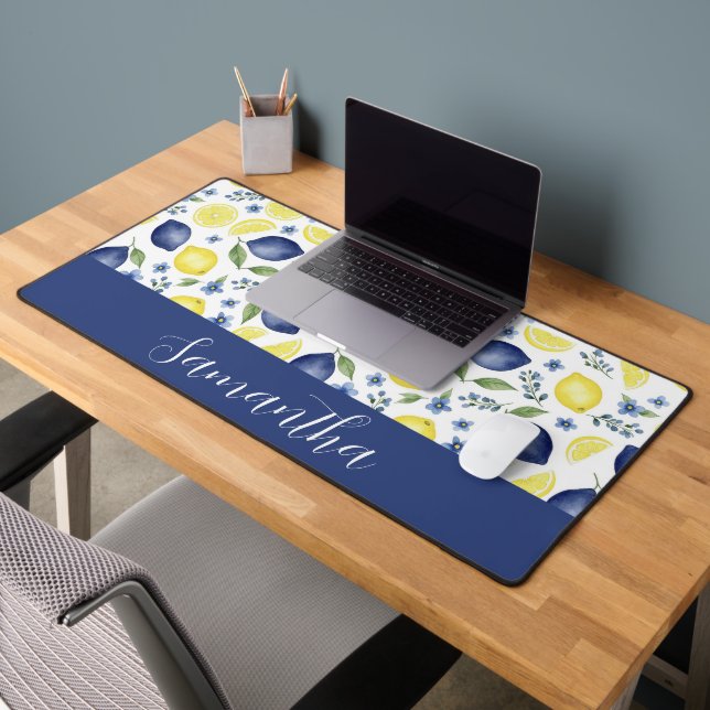 Blue French Country Lemon Pattern Monogram Name Schreibtischunterlage (Büro 2)